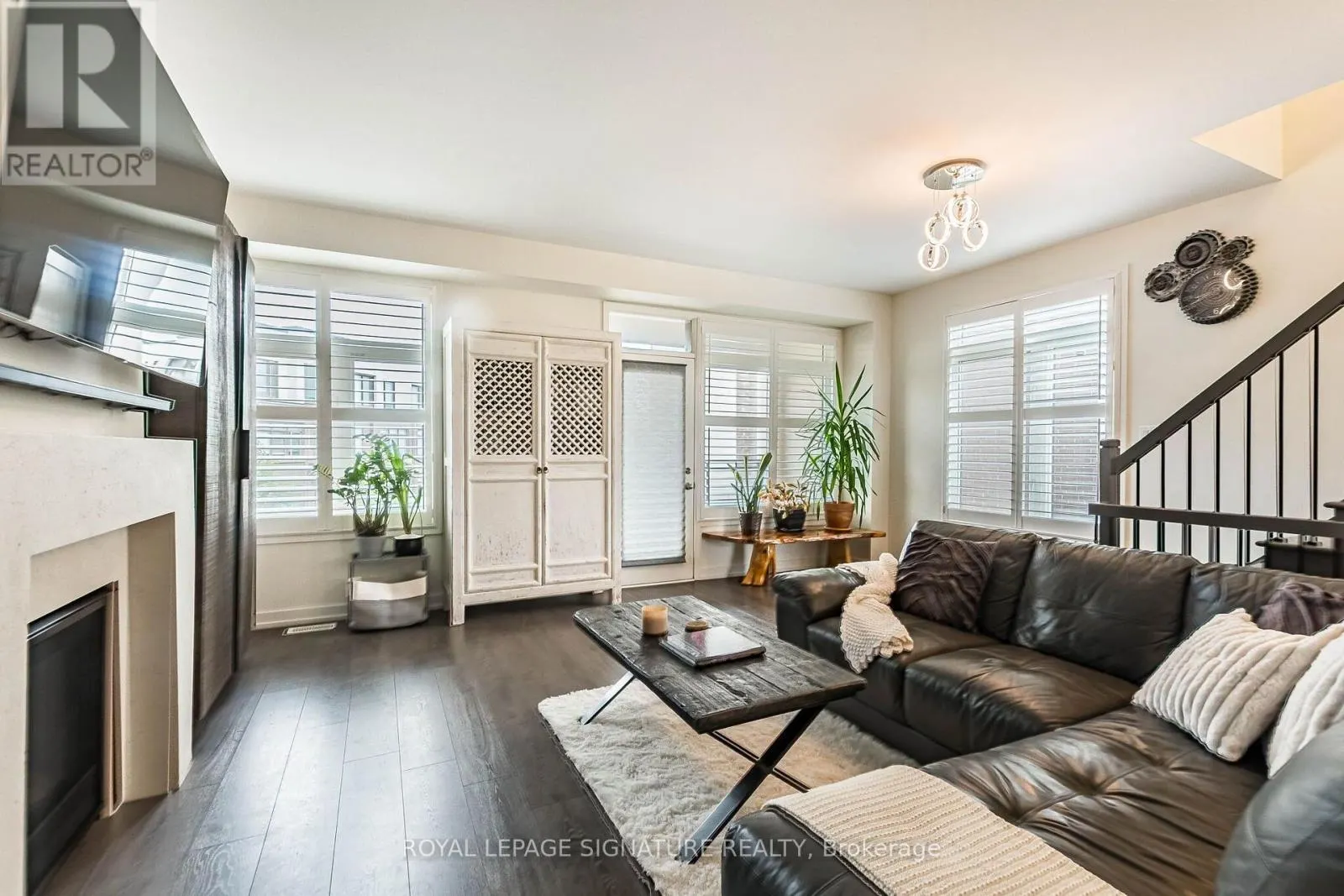 3121 MINTWOOD CIRCLE