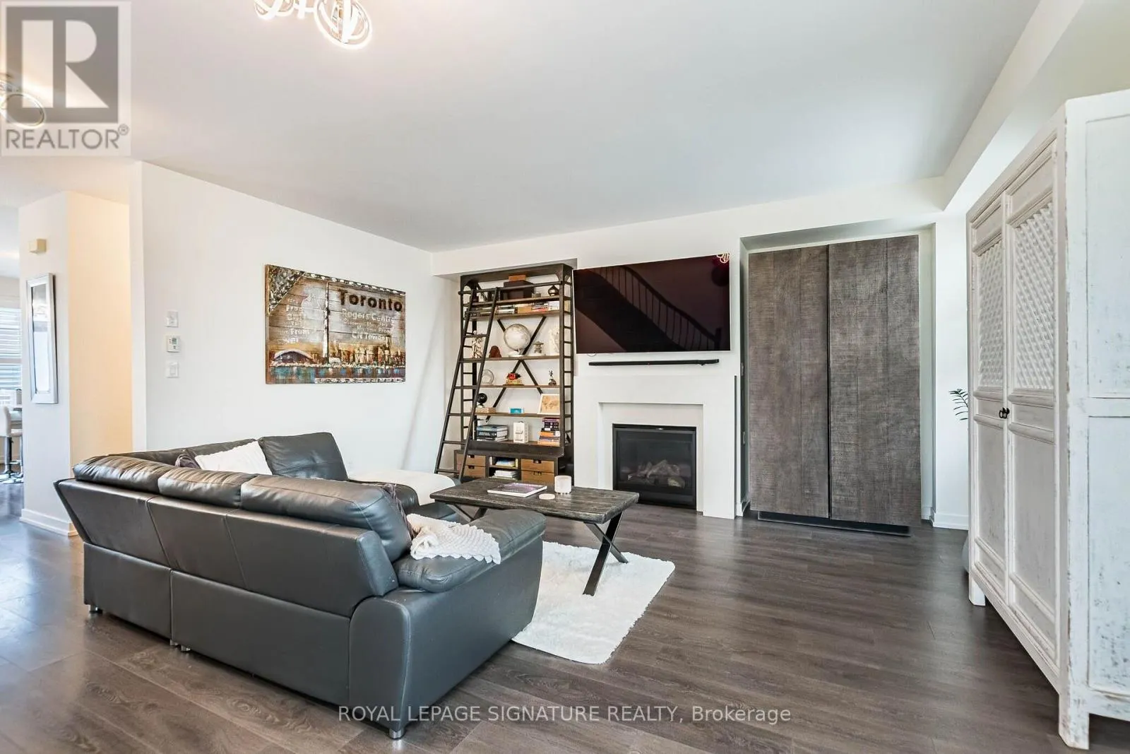 3121 MINTWOOD CIRCLE