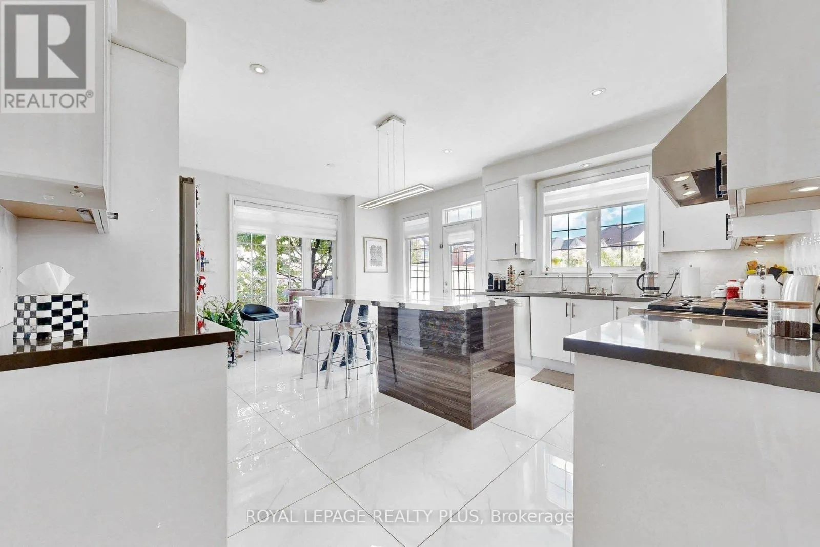 2182 HEATHCLIFF COURT
