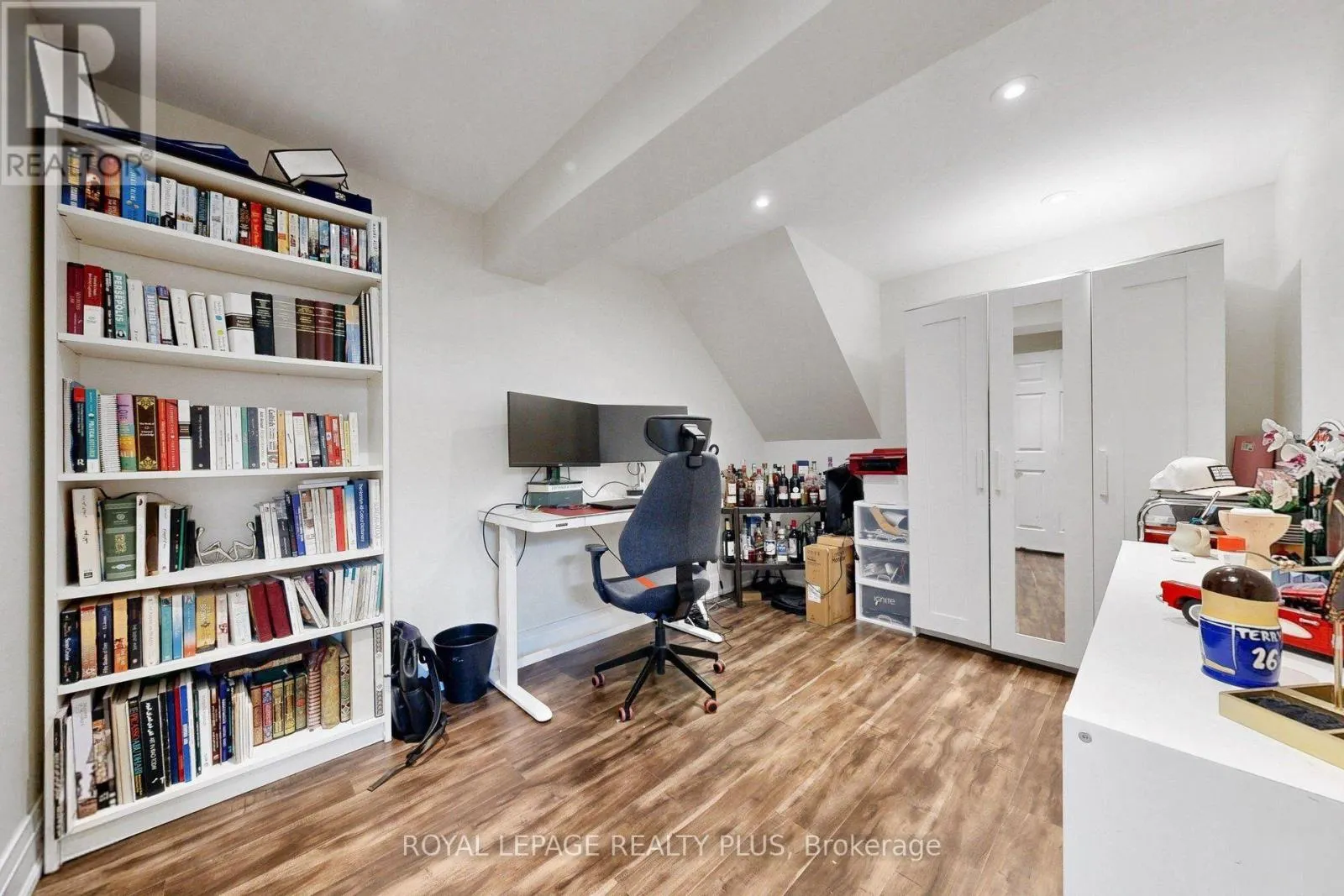 2182 HEATHCLIFF COURT