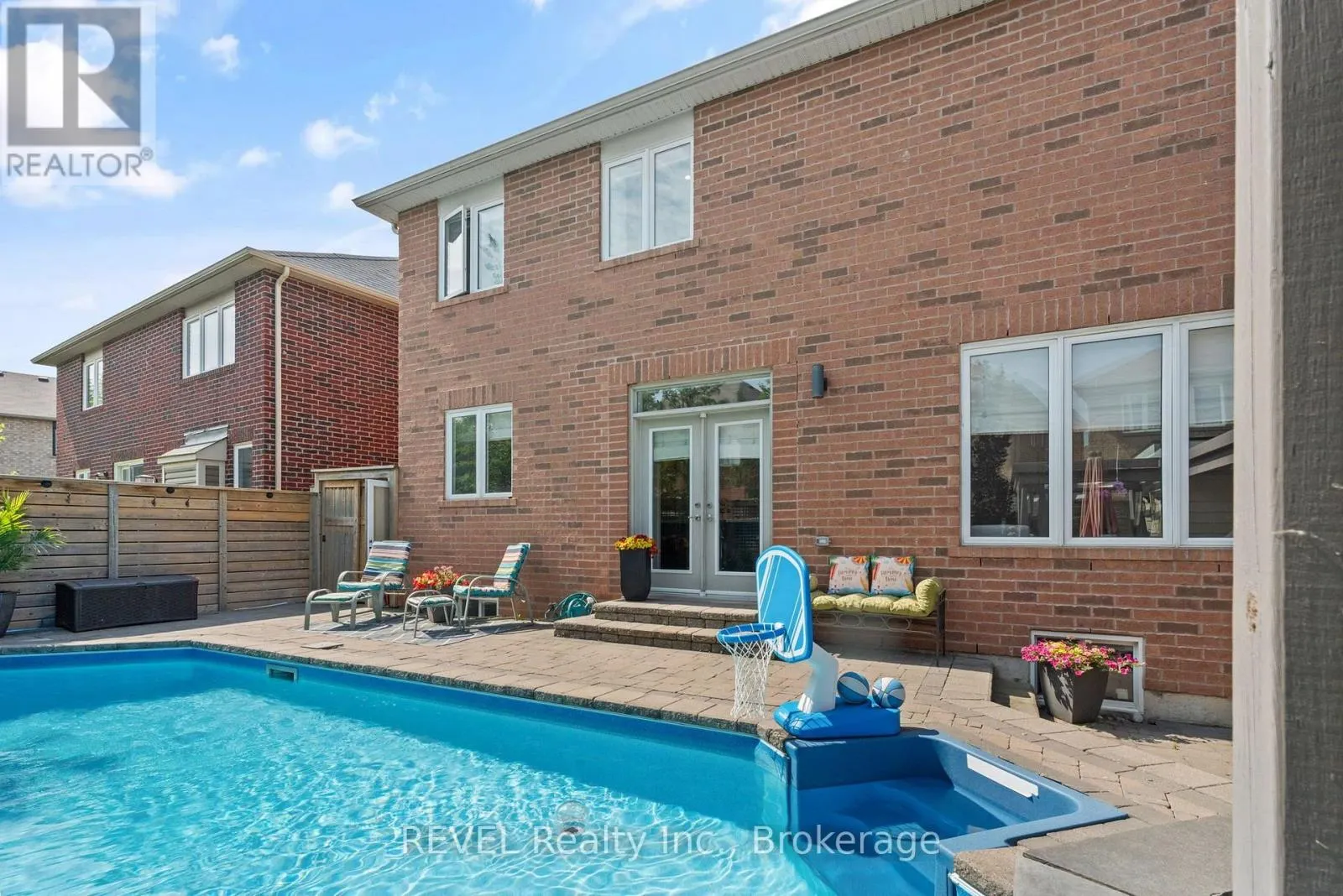 401 SCHREYER CRESCENT