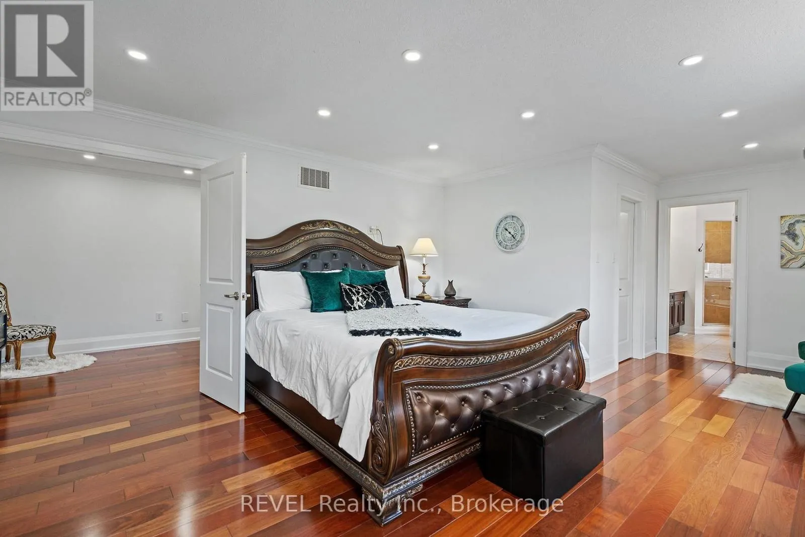 401 SCHREYER CRESCENT