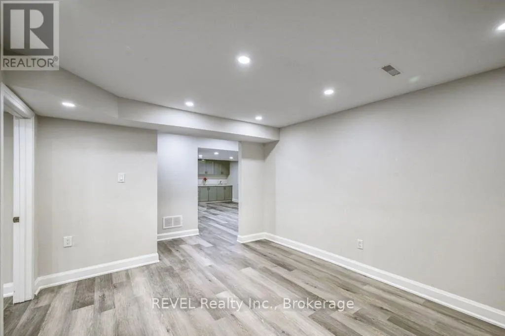 401 SCHREYER CRESCENT