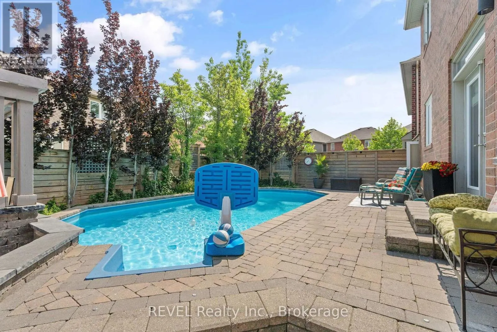 401 SCHREYER CRESCENT