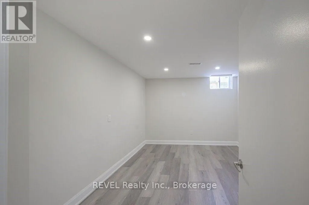 401 SCHREYER CRESCENT