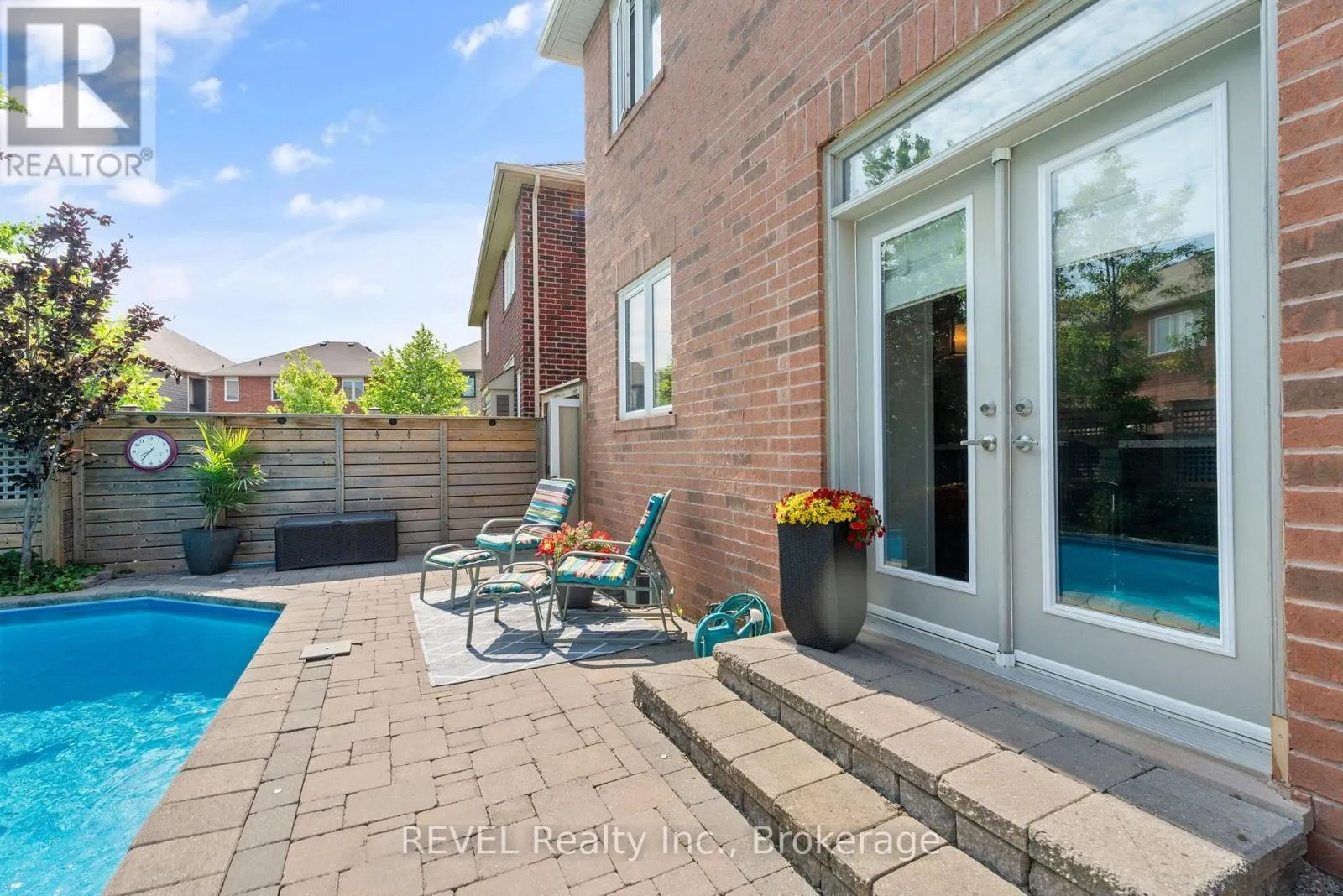 401 SCHREYER CRESCENT