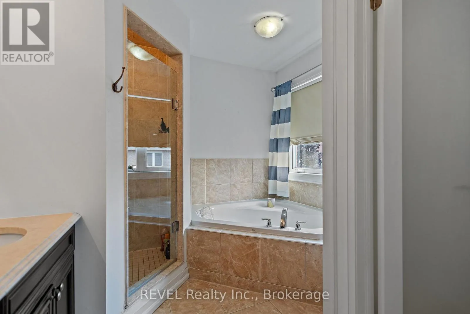 401 SCHREYER CRESCENT