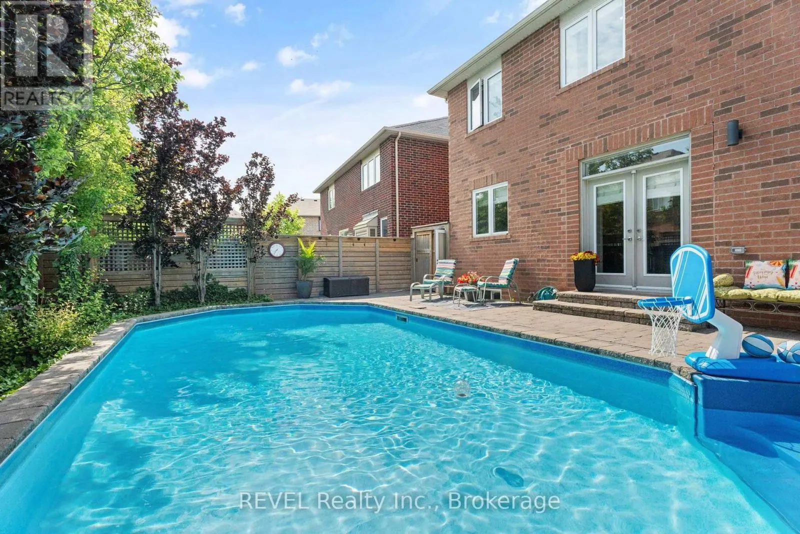 401 SCHREYER CRESCENT