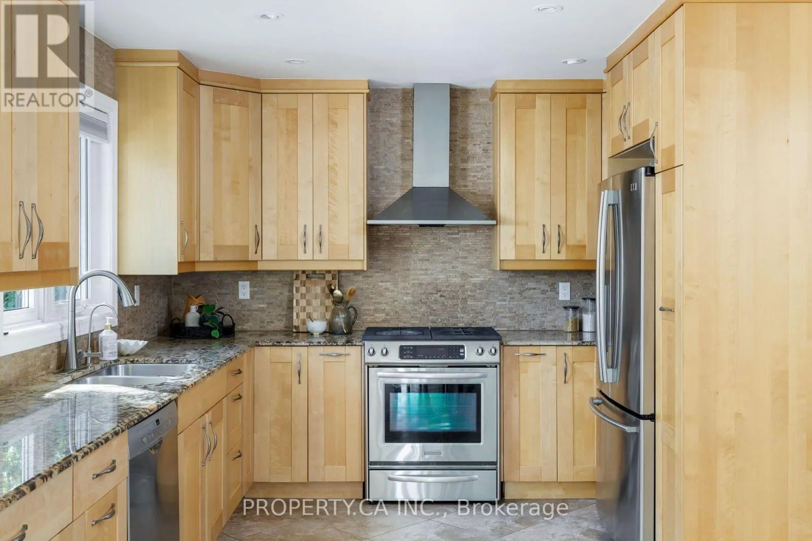 2124 LANGTRY DRIVE