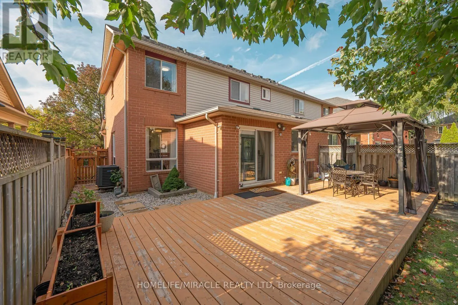 1552 HARWOOD DRIVE