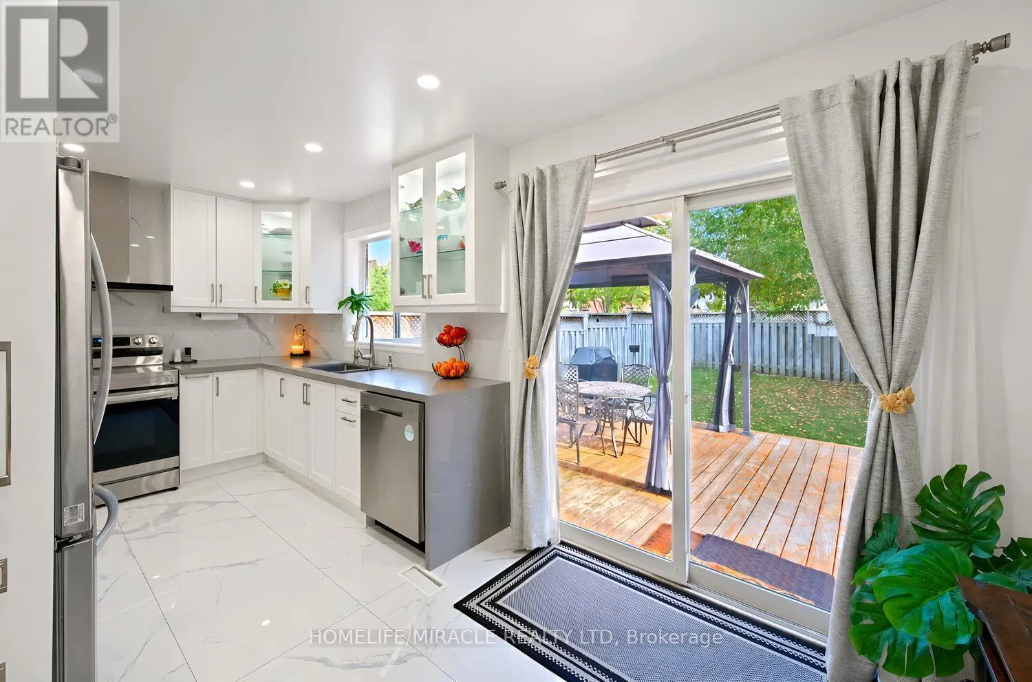 1552 HARWOOD DRIVE