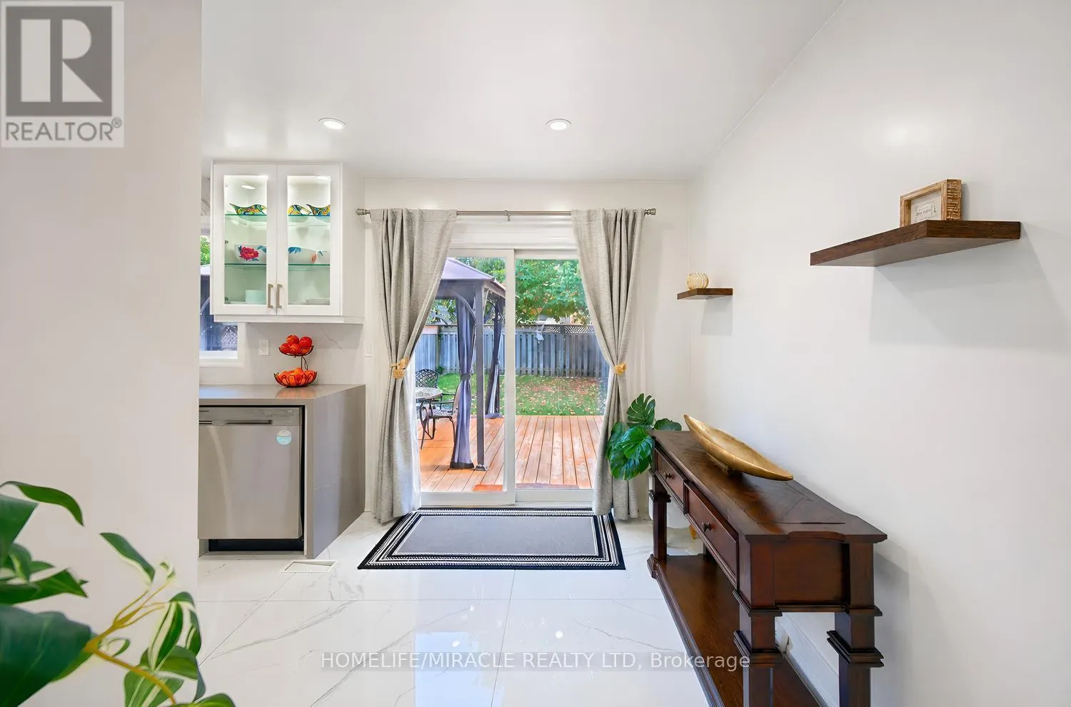 1552 HARWOOD DRIVE
