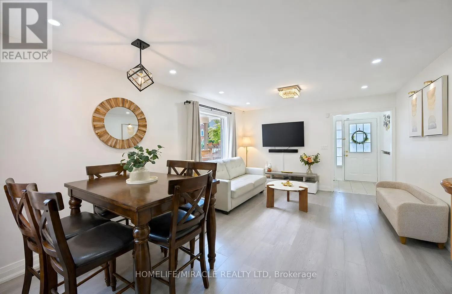 1552 HARWOOD DRIVE