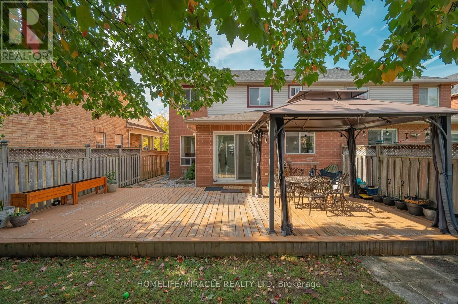 1552 HARWOOD DRIVE
