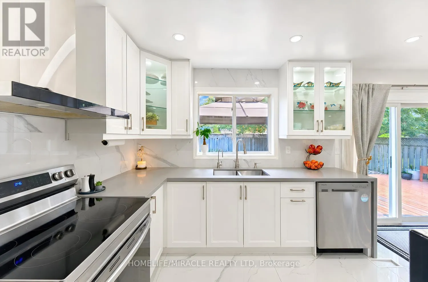1552 HARWOOD DRIVE