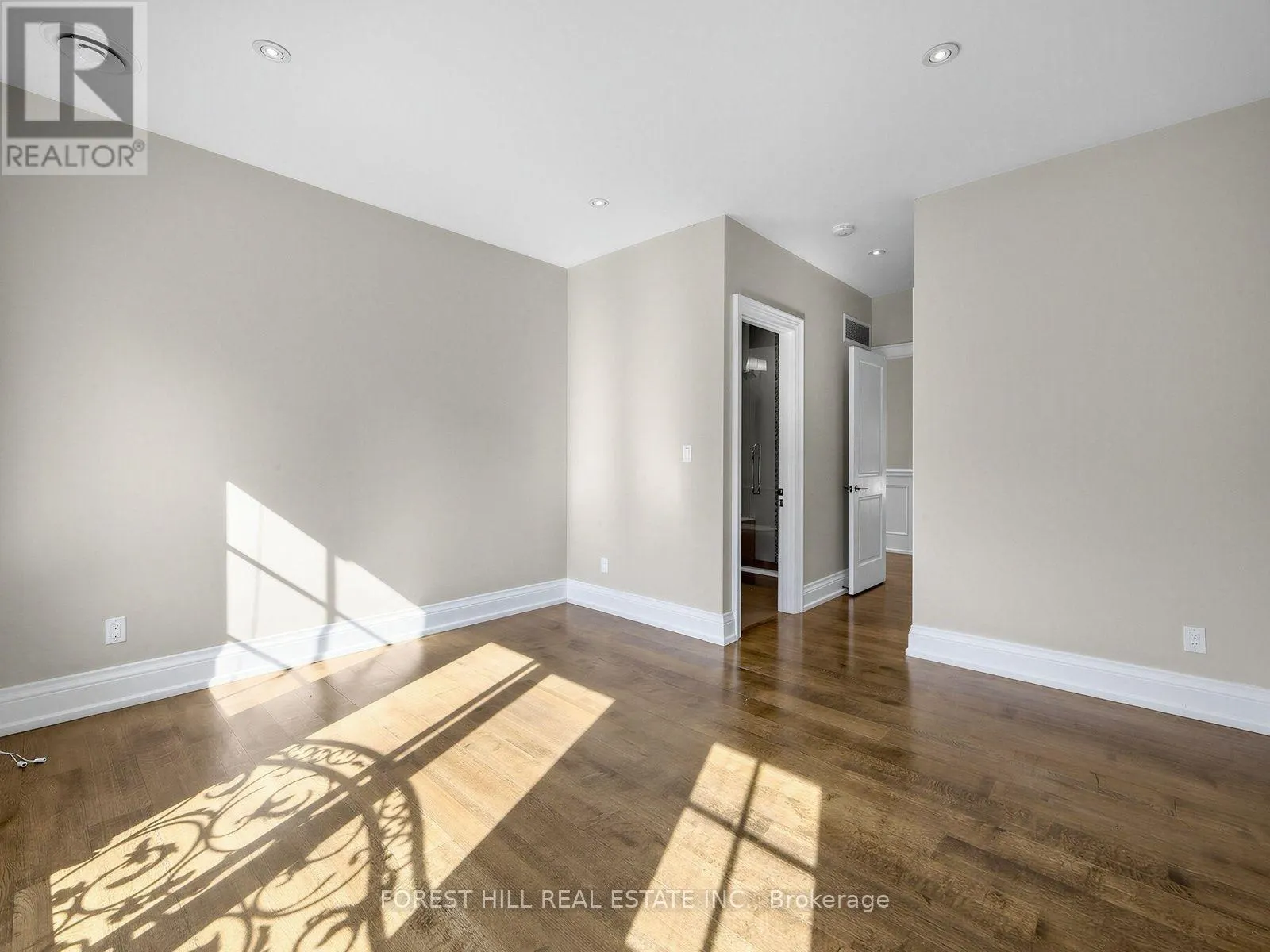 302 PINEHURST DRIVE W