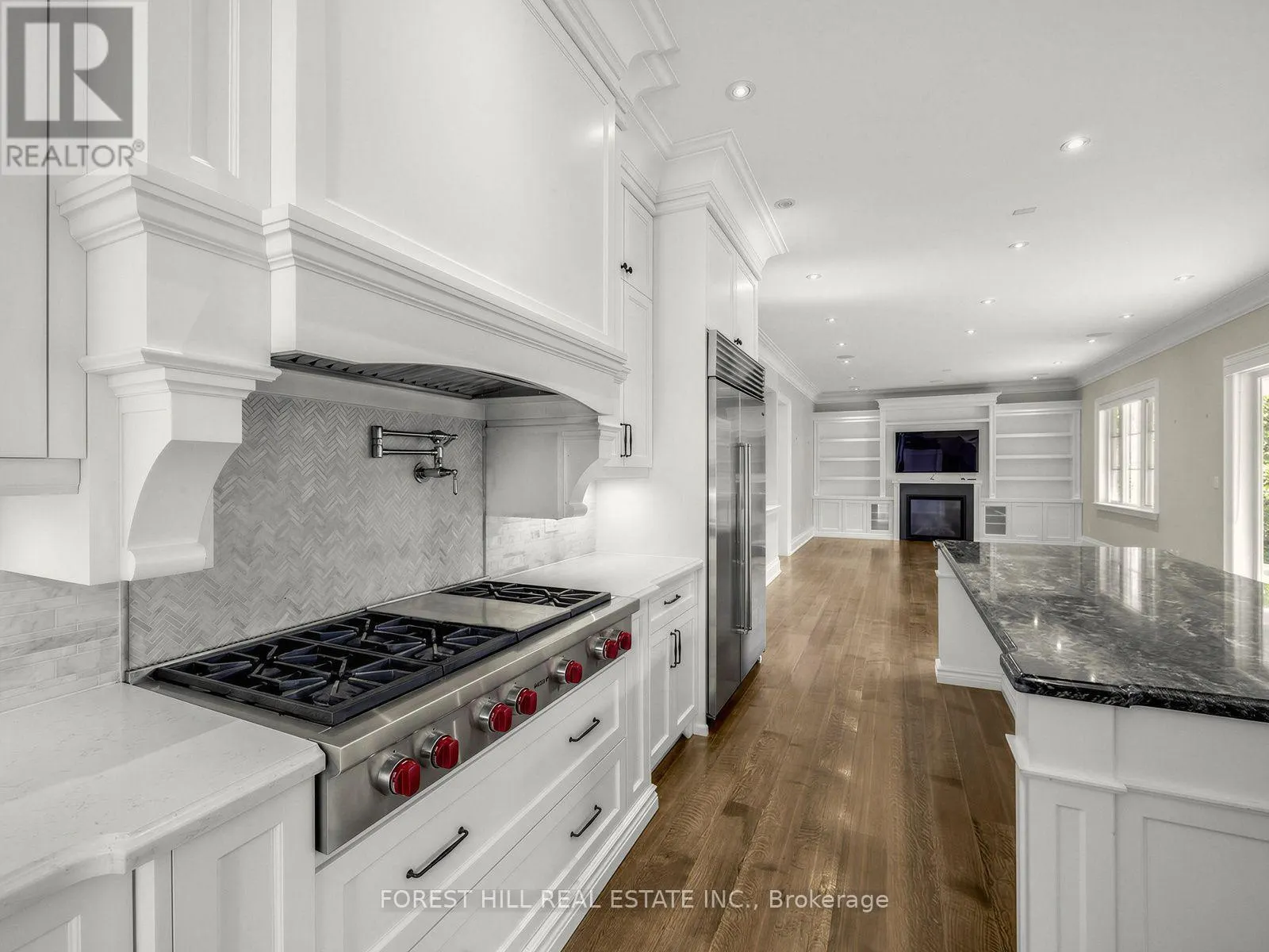 302 PINEHURST DRIVE W