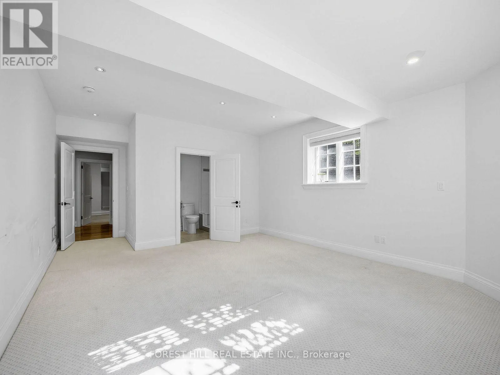302 PINEHURST DRIVE W
