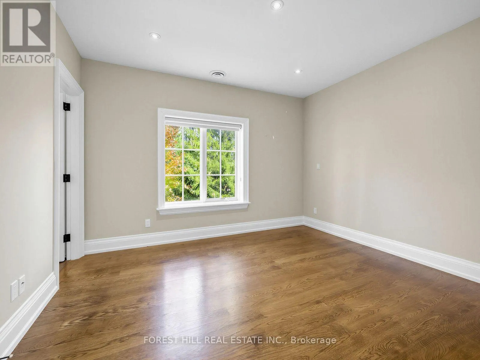 302 PINEHURST DRIVE W