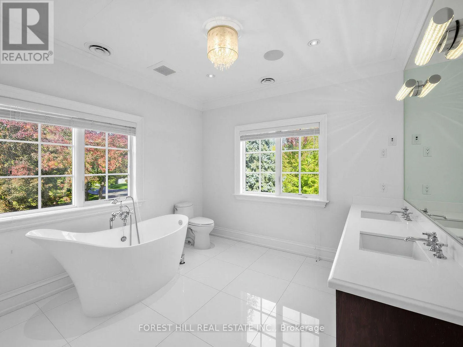 302 PINEHURST DRIVE W