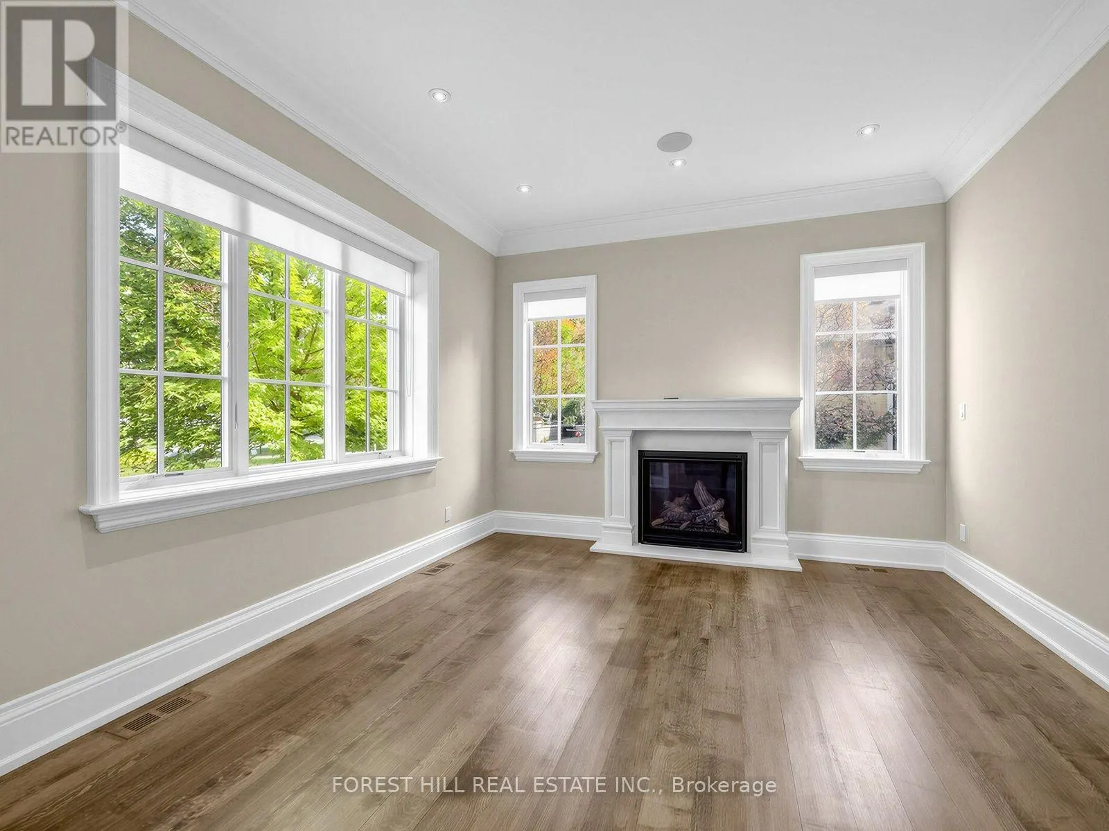 302 PINEHURST DRIVE W