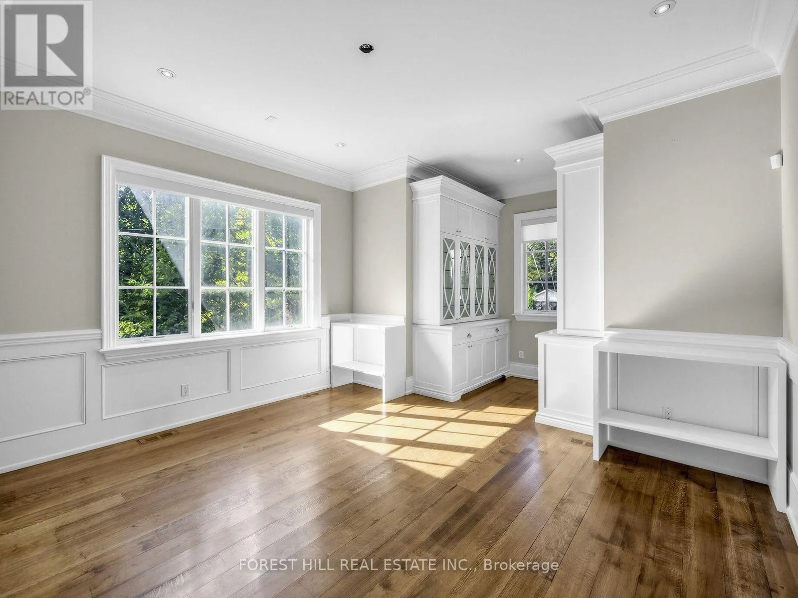 302 PINEHURST DRIVE W