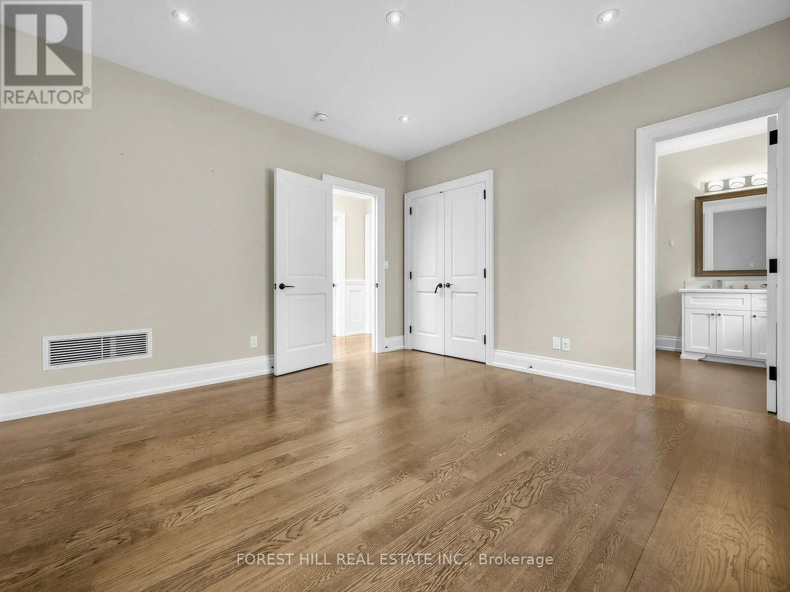 302 PINEHURST DRIVE W