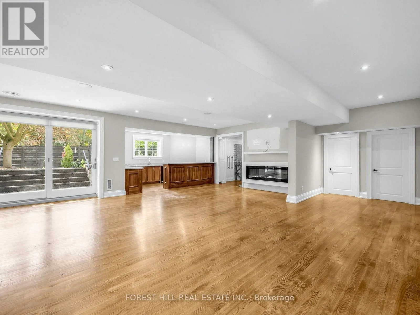 302 PINEHURST DRIVE W