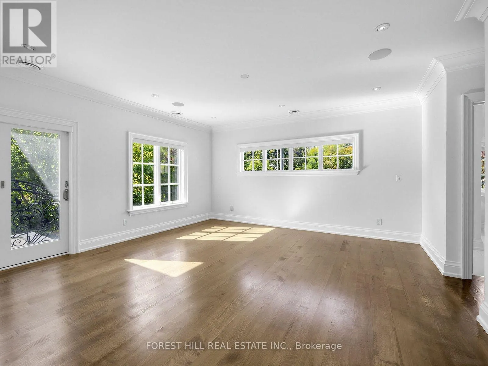 302 PINEHURST DRIVE W