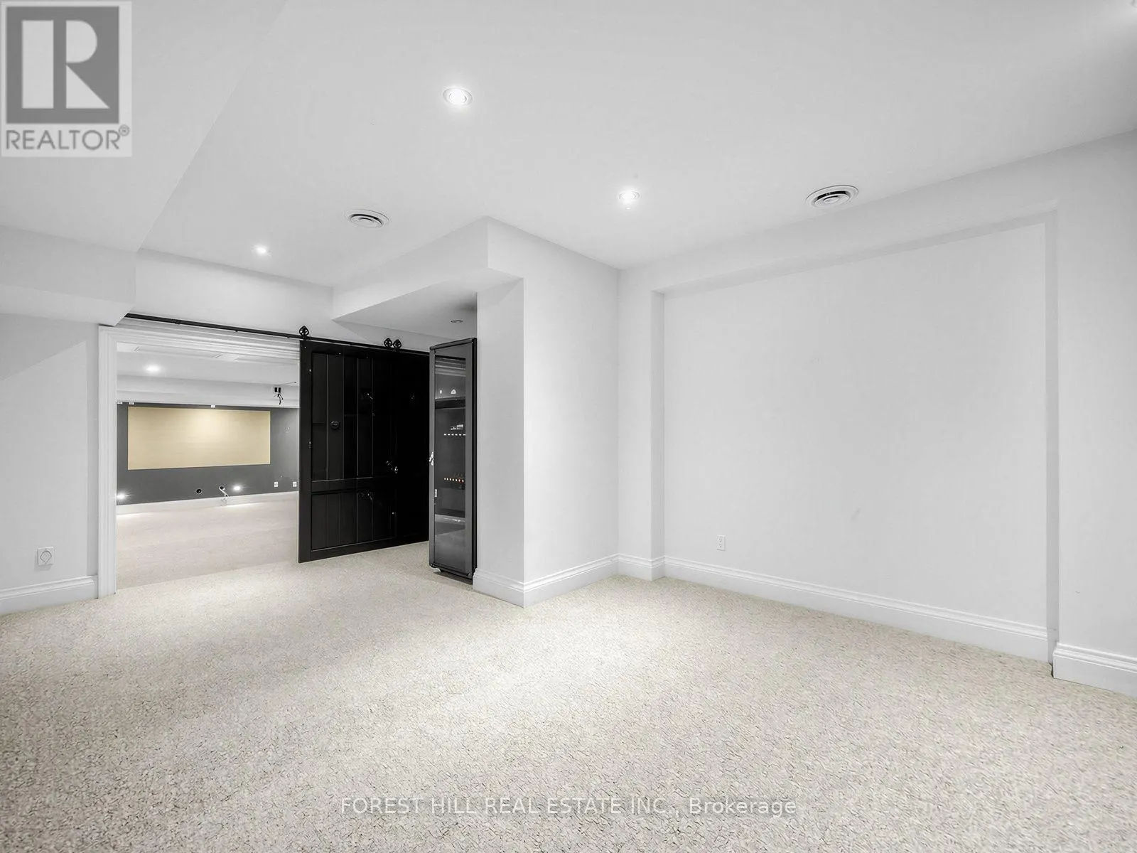 302 PINEHURST DRIVE W