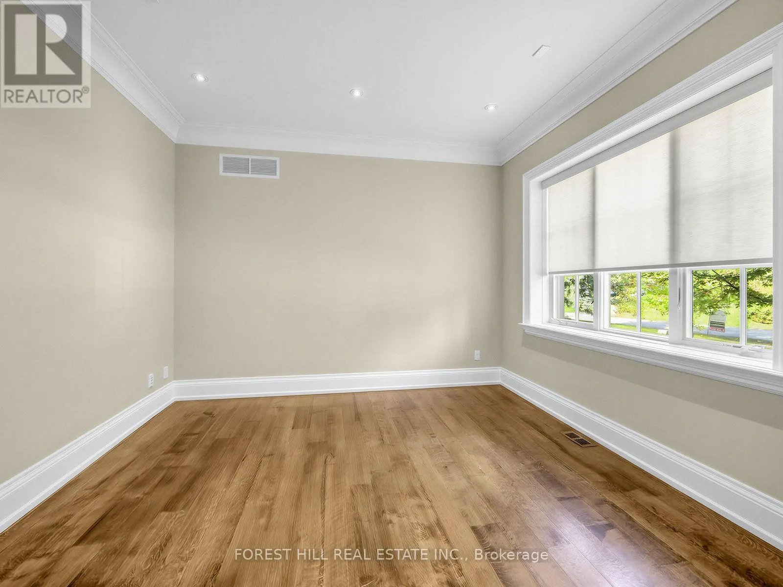 302 PINEHURST DRIVE W