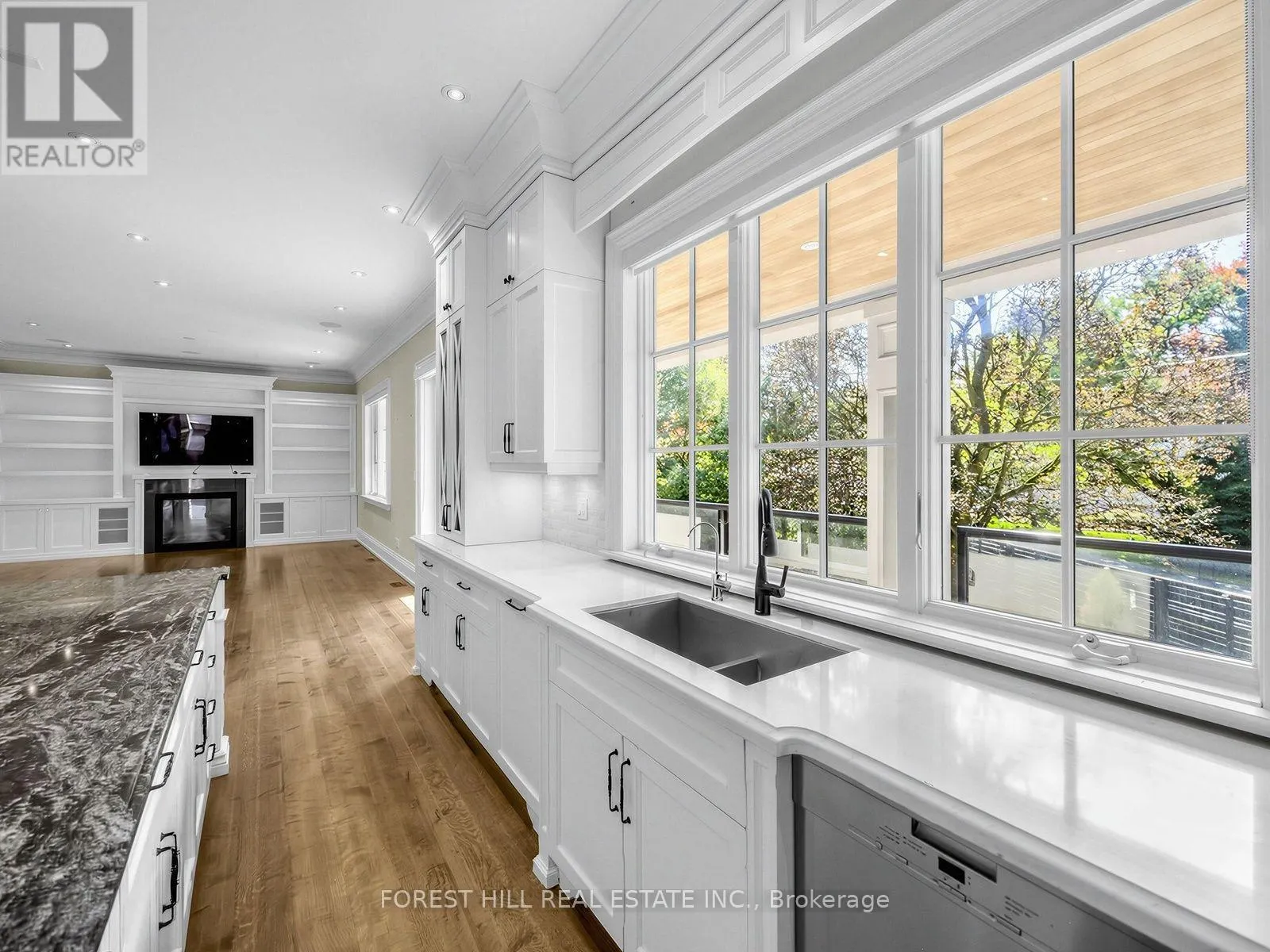 302 PINEHURST DRIVE W