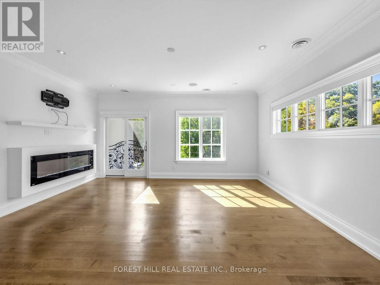 302 PINEHURST DRIVE W