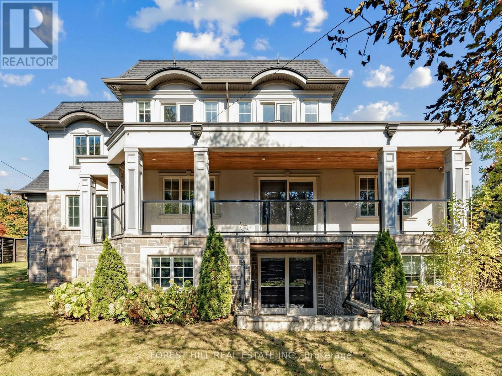 302 PINEHURST DRIVE W