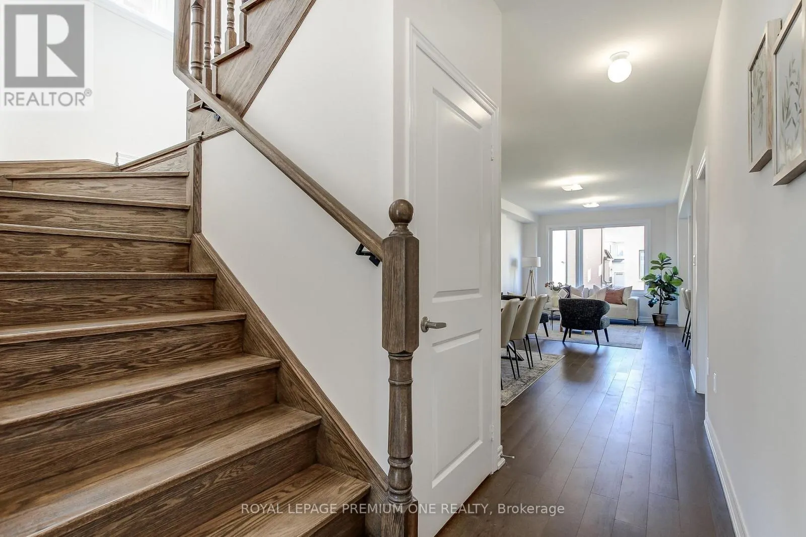 849 HICKORY CRESCENT