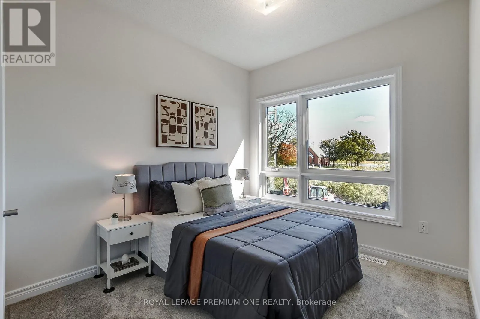 849 HICKORY CRESCENT