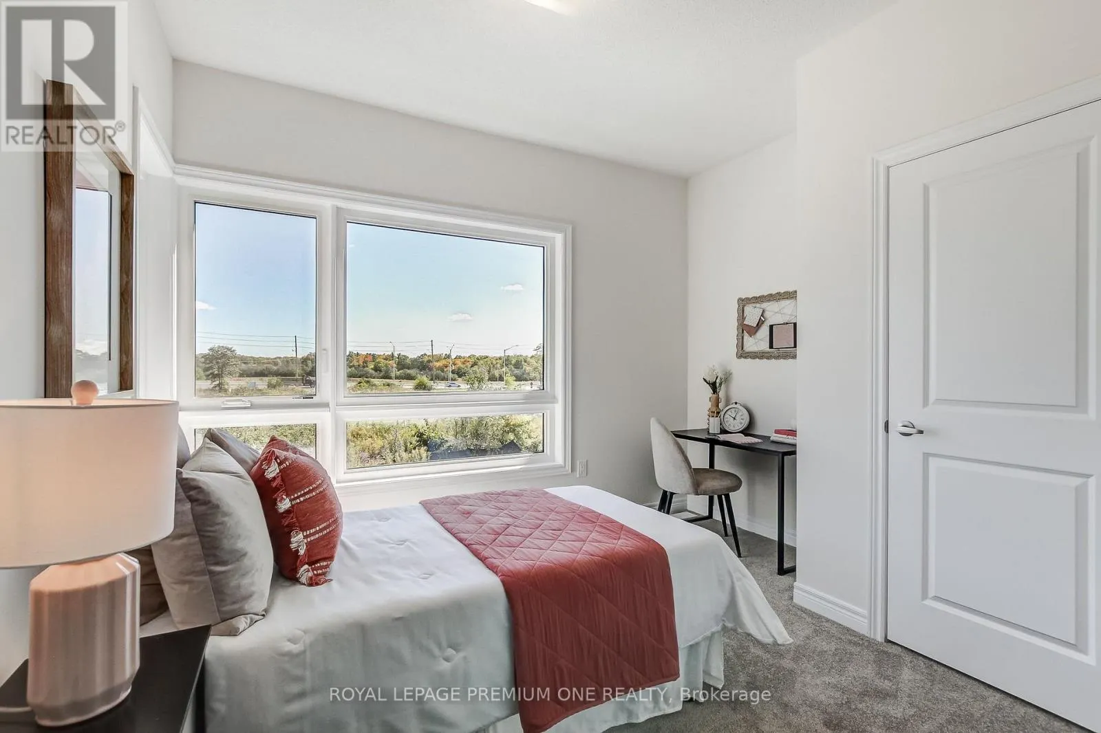 849 HICKORY CRESCENT