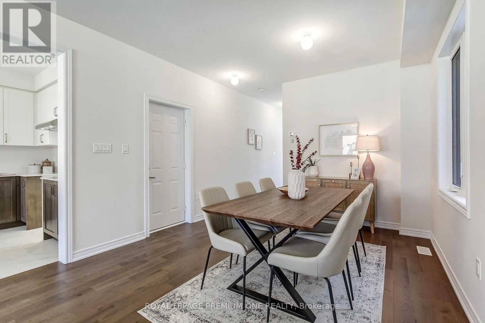 849 HICKORY CRESCENT