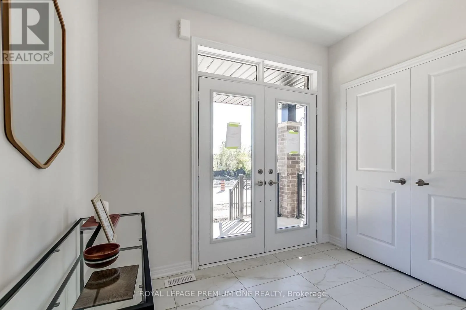 849 HICKORY CRESCENT