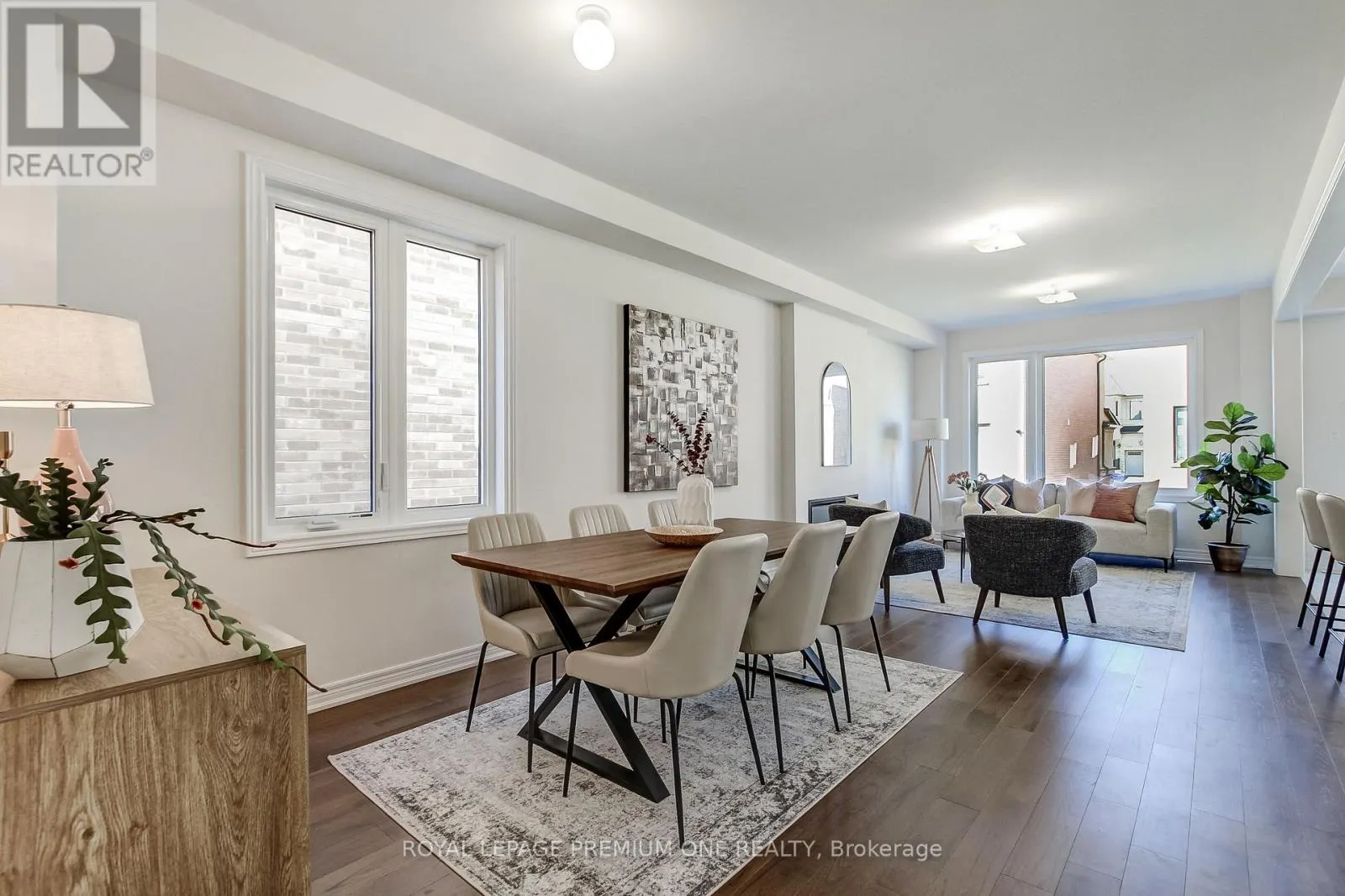 849 HICKORY CRESCENT