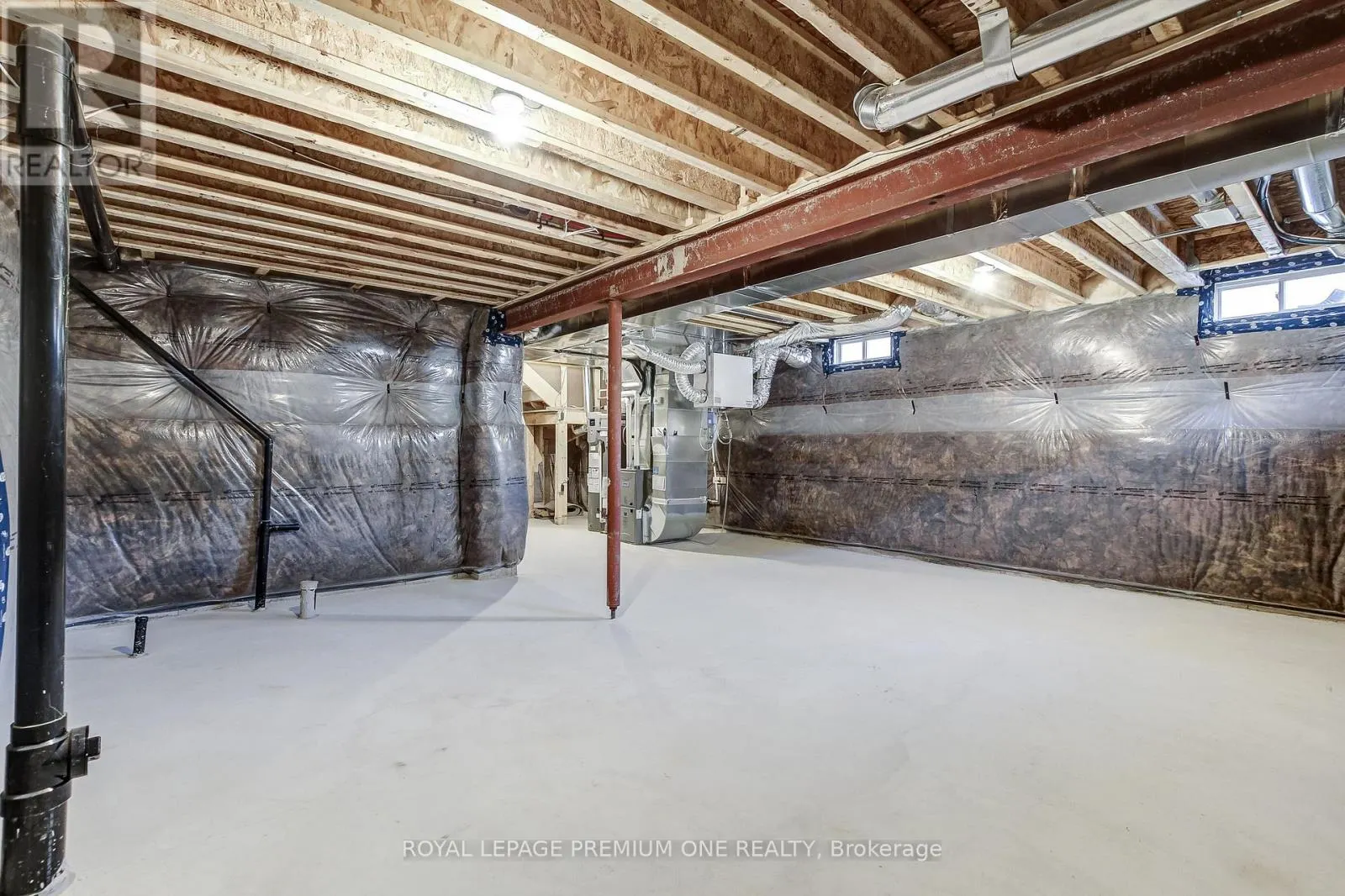 849 HICKORY CRESCENT