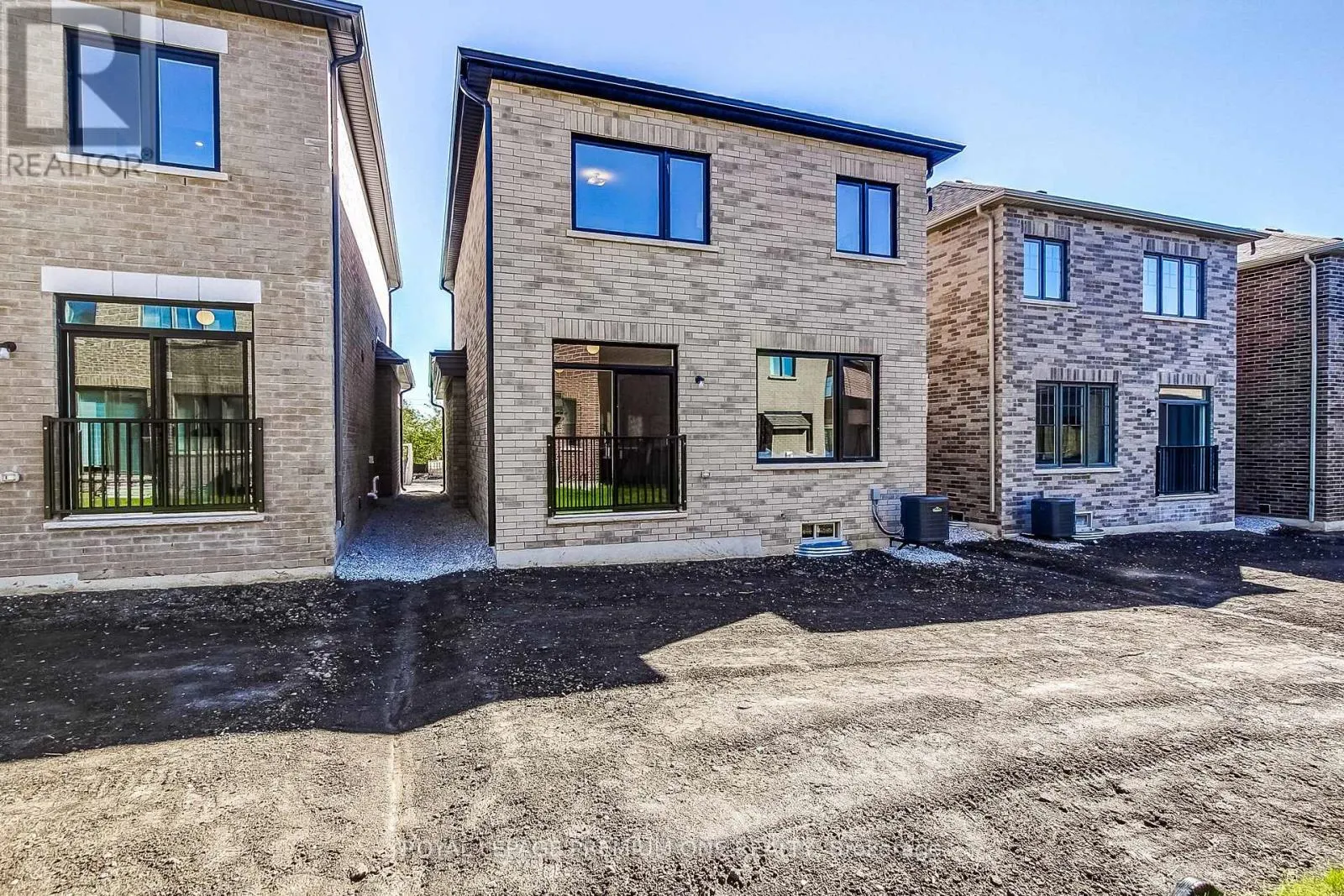 849 HICKORY CRESCENT