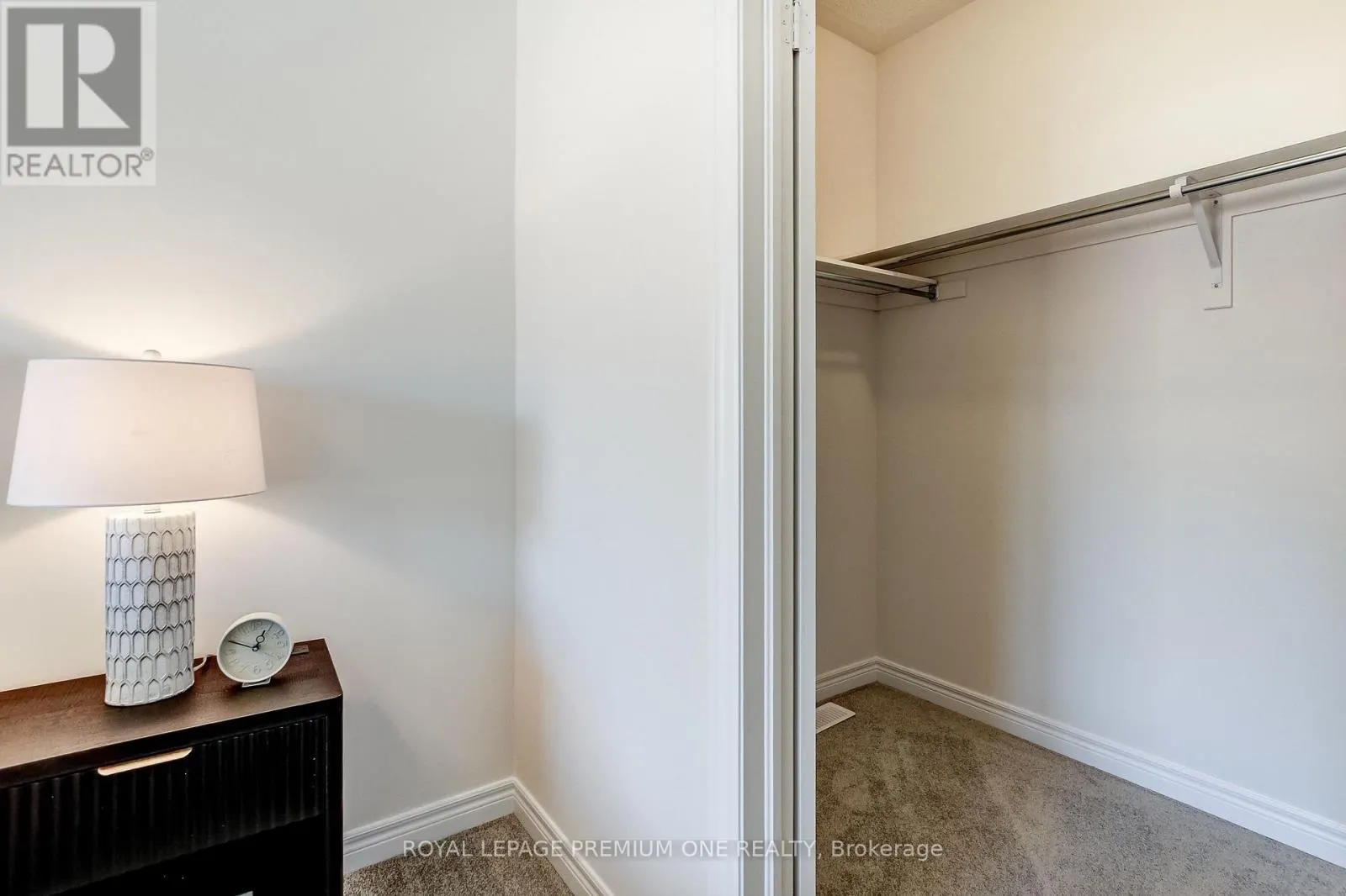 849 HICKORY CRESCENT