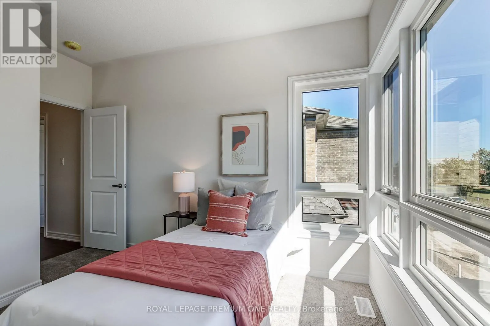 849 HICKORY CRESCENT