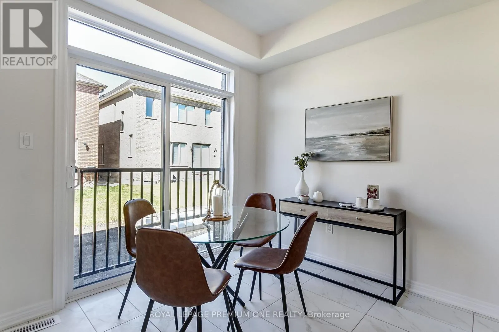 849 HICKORY CRESCENT