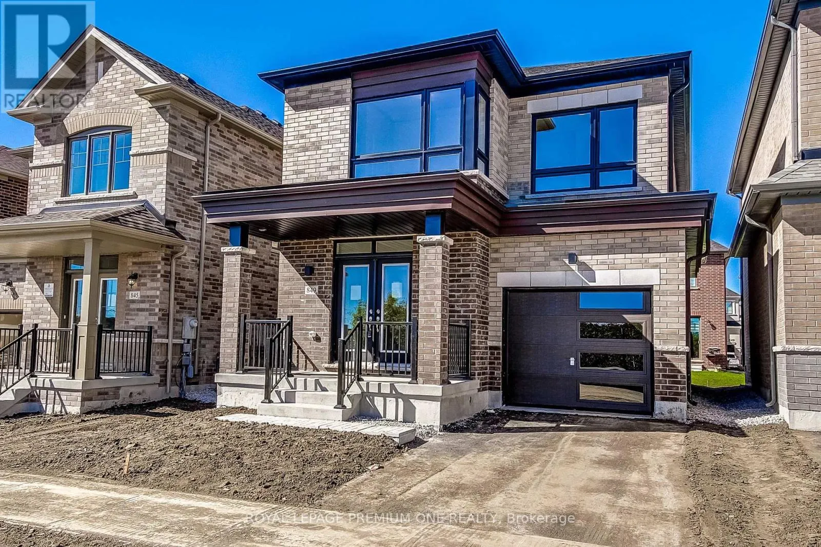 849 HICKORY CRESCENT