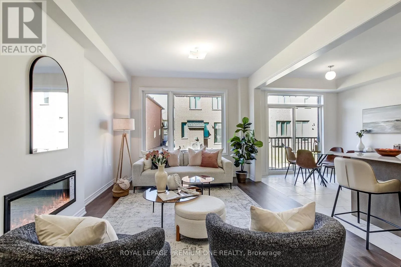 849 HICKORY CRESCENT