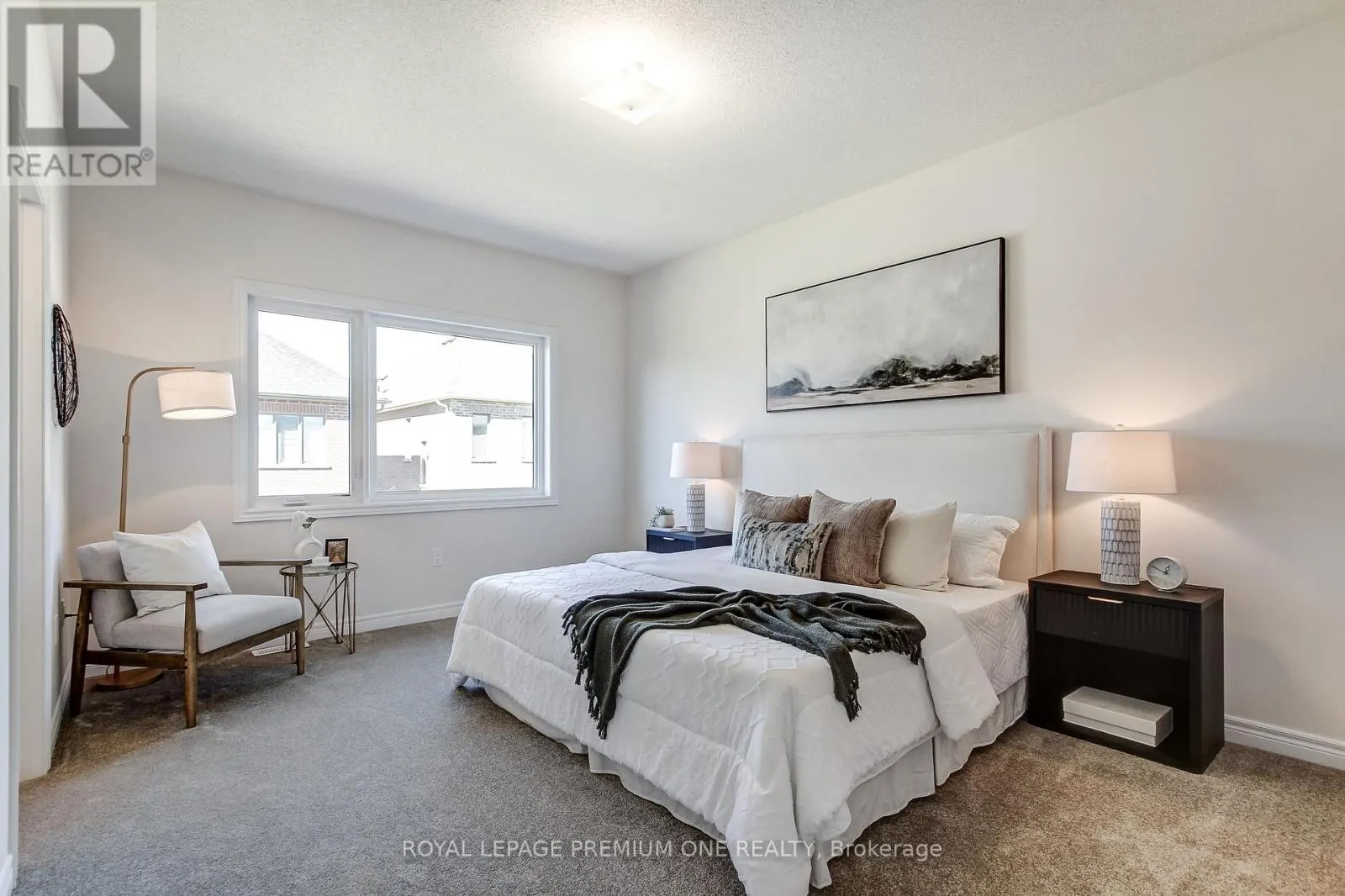 849 HICKORY CRESCENT