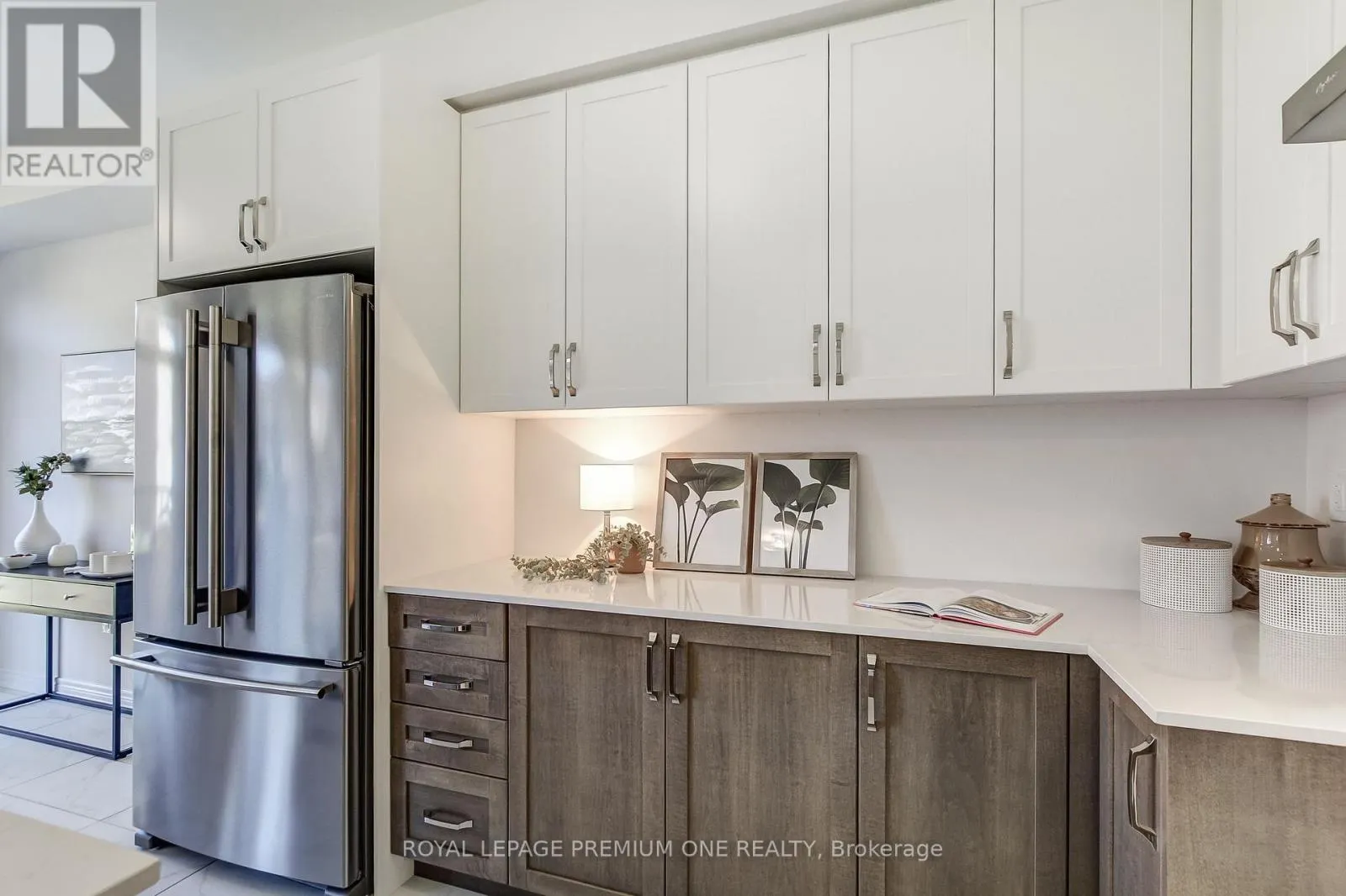 849 HICKORY CRESCENT