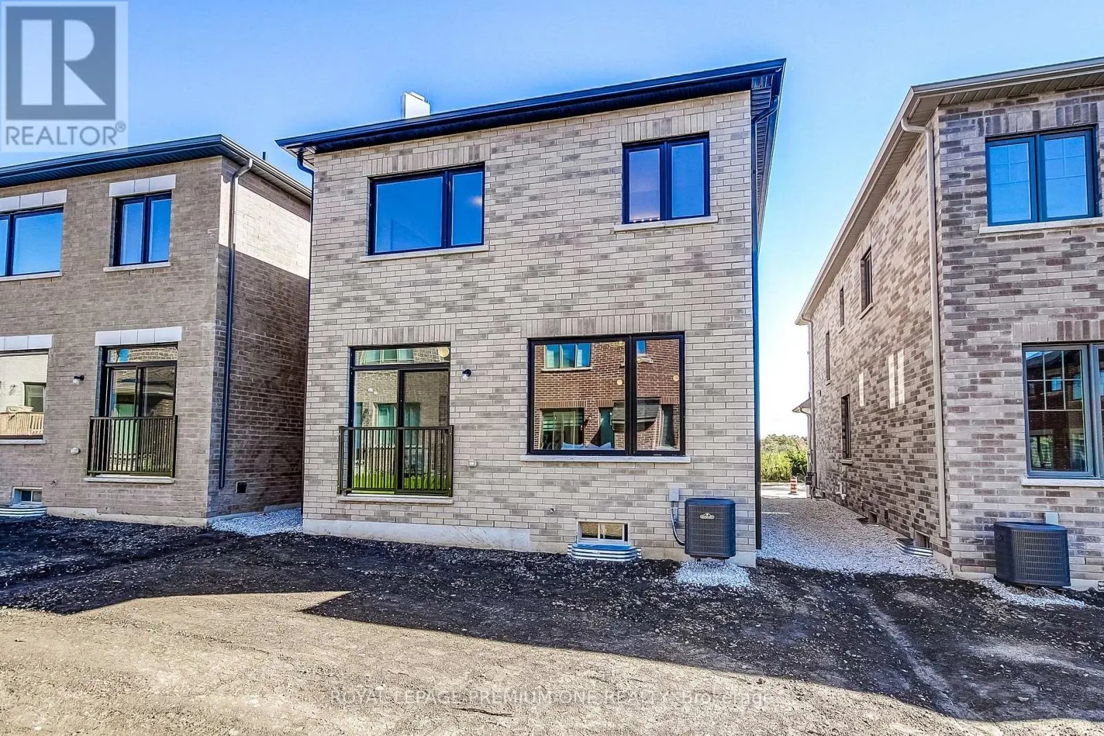 849 HICKORY CRESCENT